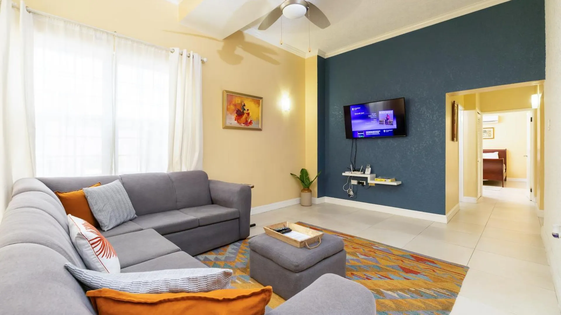 קינגסטון Choose To Be Happy At The Westbury - Two Bedroom Apartment